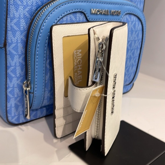 Michael Kors Medium Saffiano Leather Wallet
Optic White
NWT - Picture 3 of 16